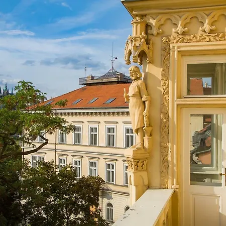 Luxury D22 Prag